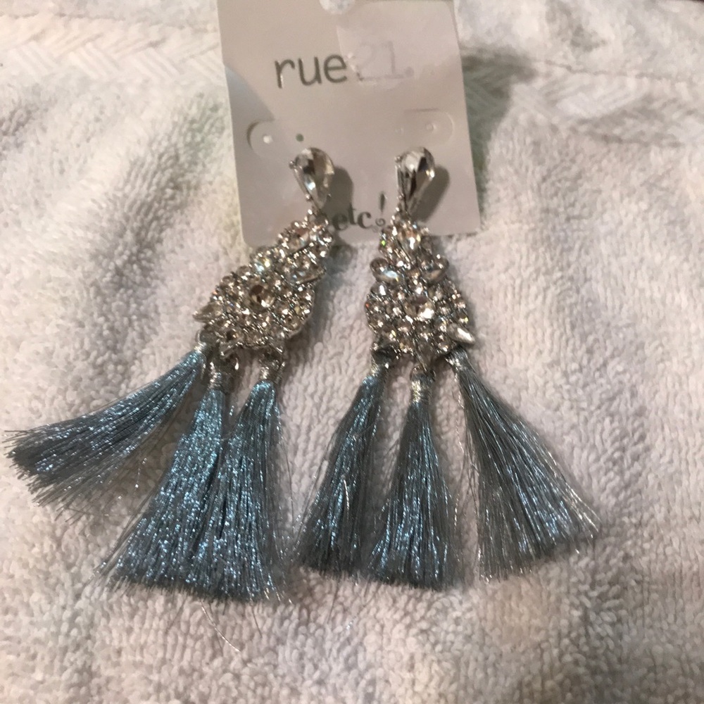 Beautiful earrings whit stones